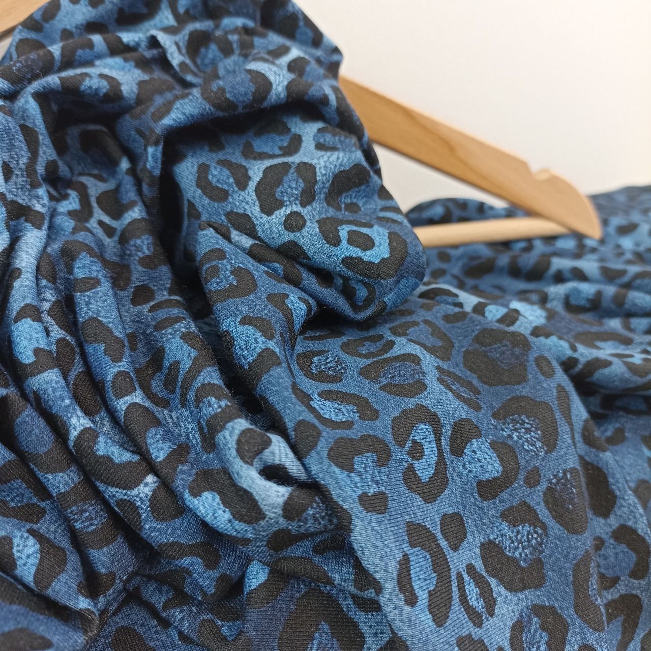 Jersey de Viscose Léopard Bleu - par 10 cm
